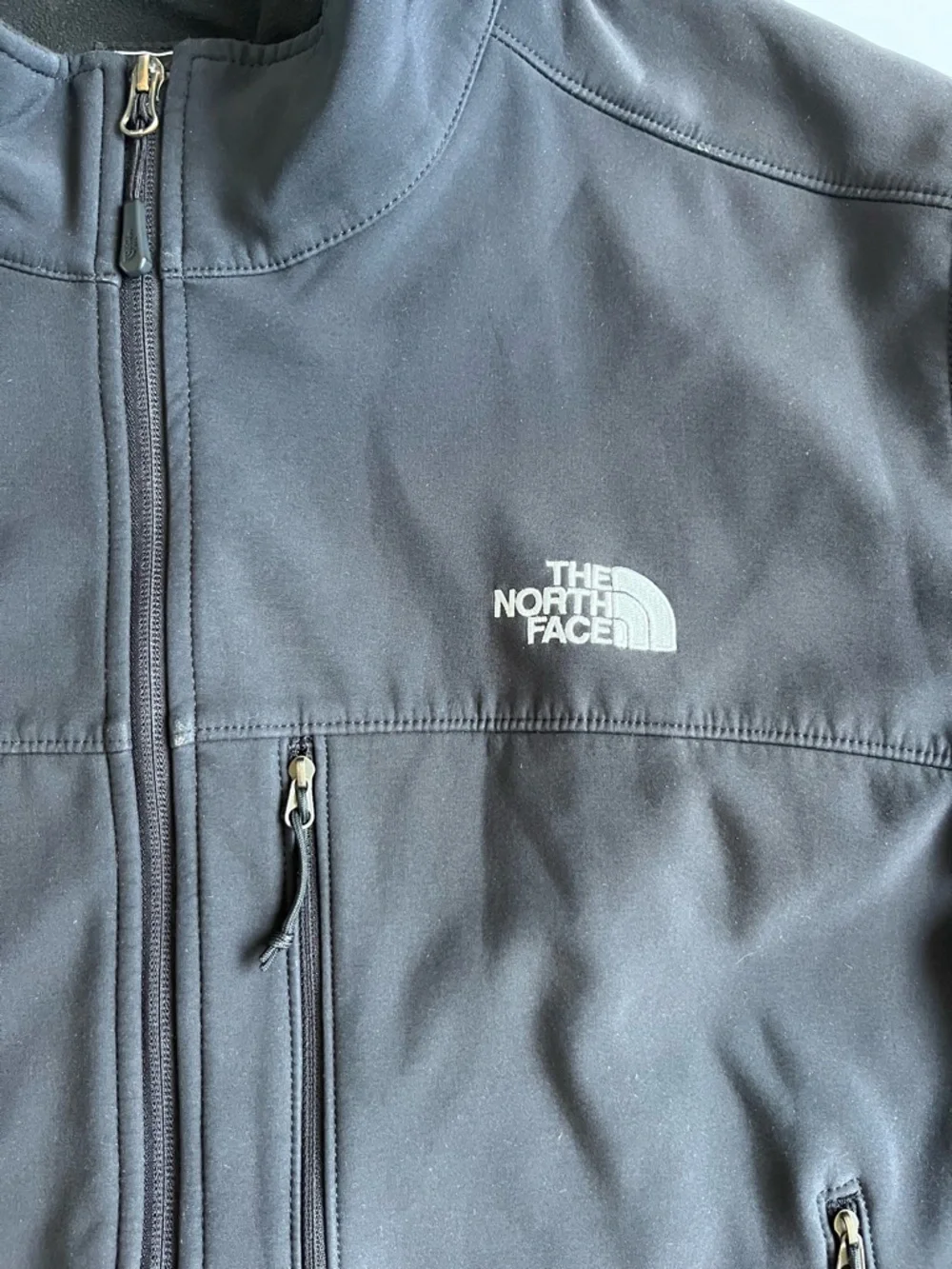 The North Face Men's Dark black Zip-Front Softshell Jacket